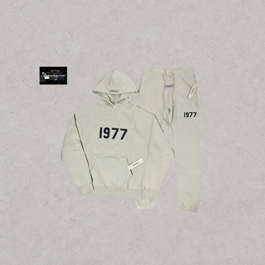 Fear Of God Essentials 1977 Wheat
SS22 - FOG Essentials Tracksuit