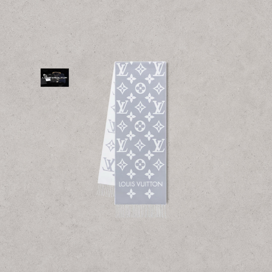 LV Essential Scarf