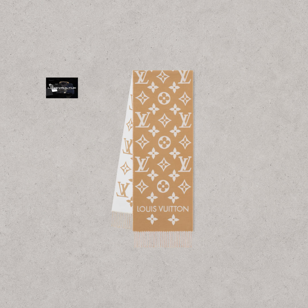 LV Essential Scarf