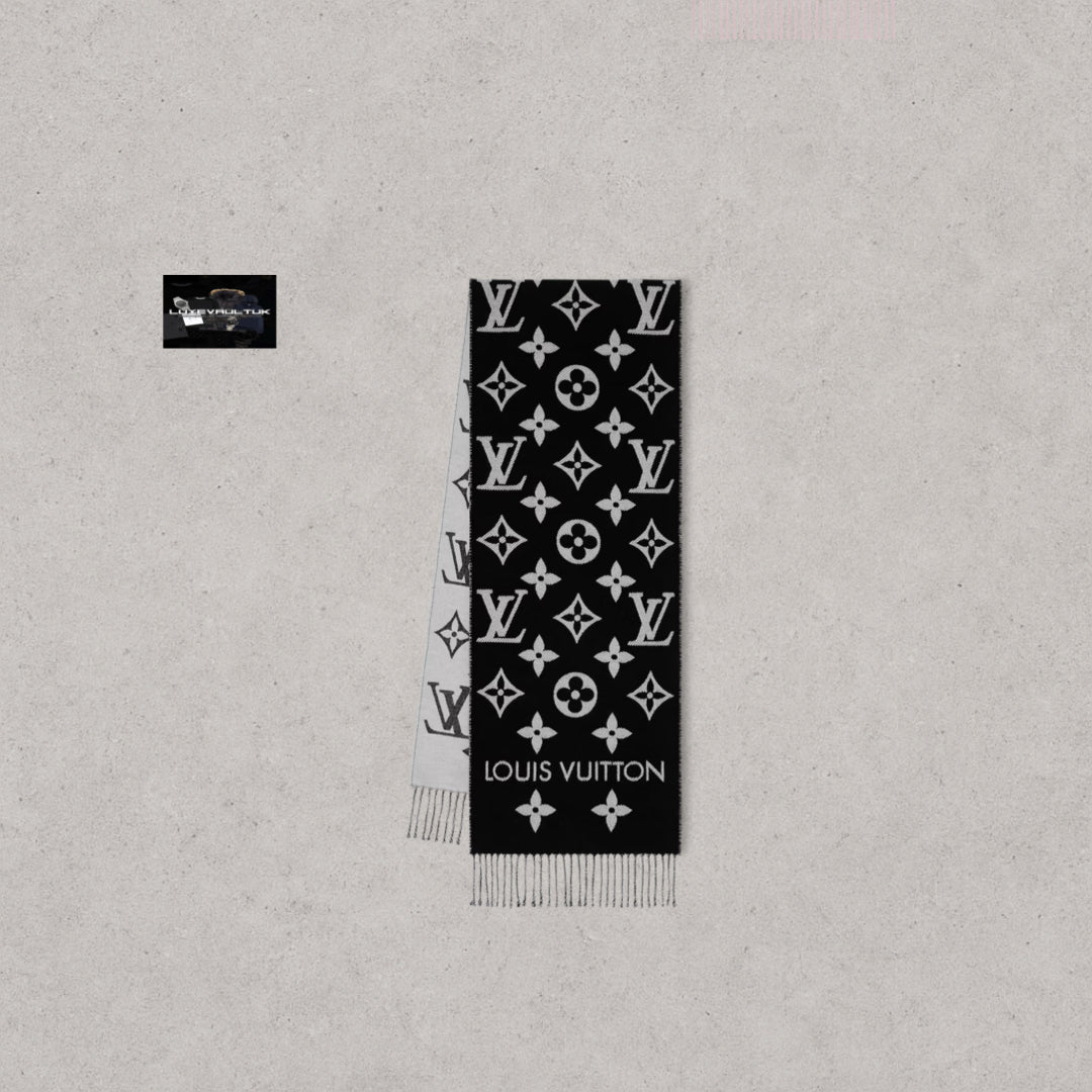 LV Essential Scarf